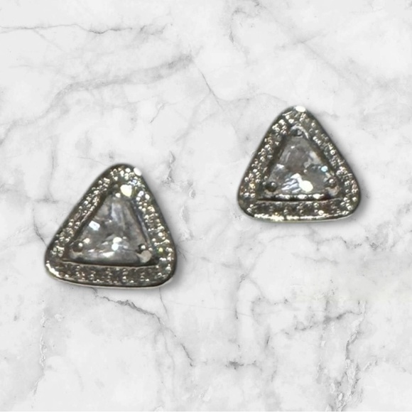 🇨🇦🆕5th Avenue Elegant Triangle Triple AAA Cubic Zirconia Earrings - Picture 2 of 10